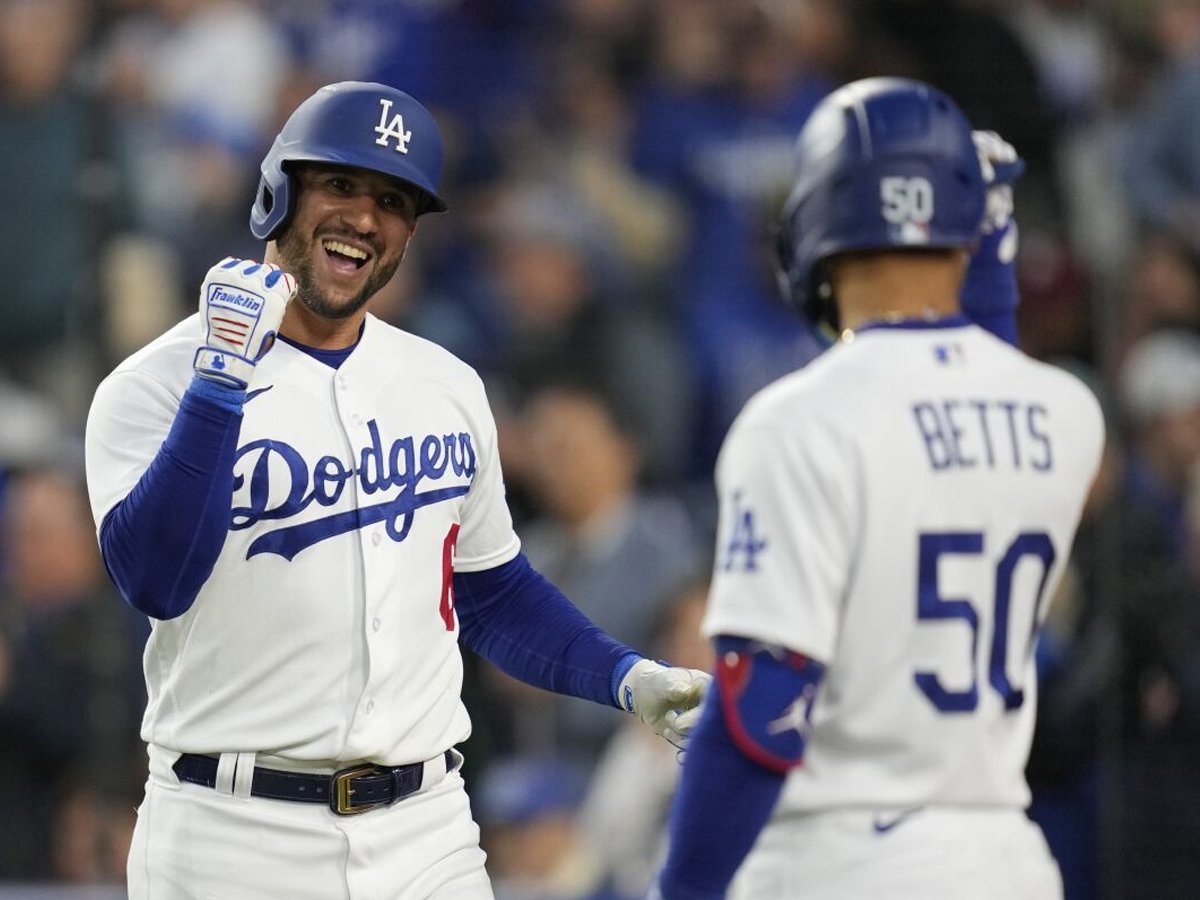 Peralta se destaca en una noche histórica para Kershaw