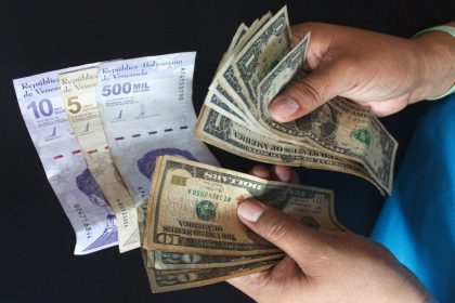 La página @EnParaleloVzla3 muestra un promedio de Bs. 33,12 por cada dólar.