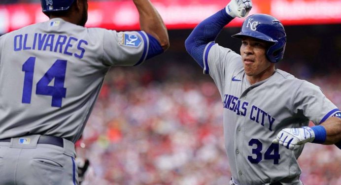 Freddy Fermín aportó en el triunfo de Kansas City