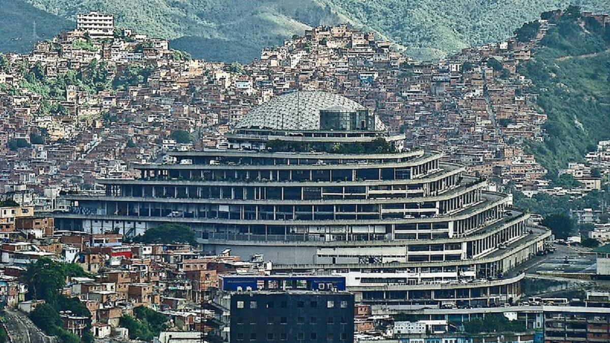 ¡ALERTA en El Helicoide! Se denuncia el aislamiento de presos políticos