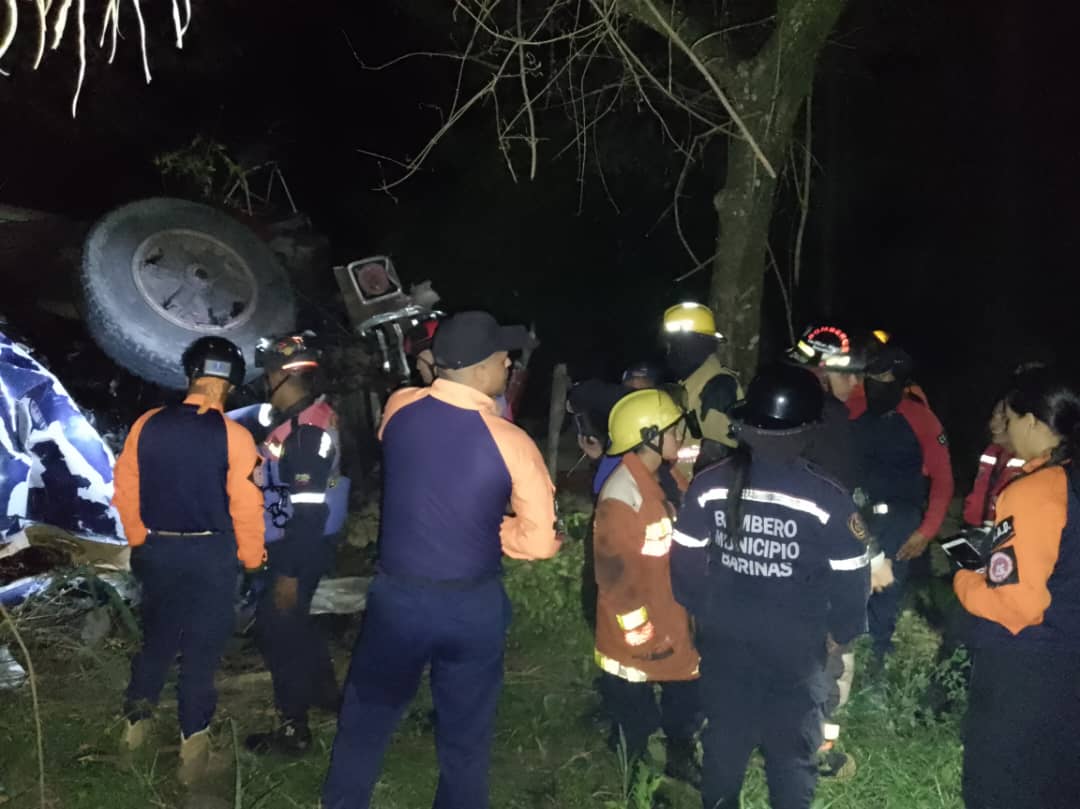 Mueren dos militares en choque de vehículo contra gandola en Barinas 