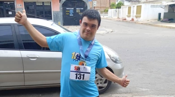 Armando recientemente había sido condecorado como campeón de trote de atletismo en una competencia desarrollada en la ciudad.