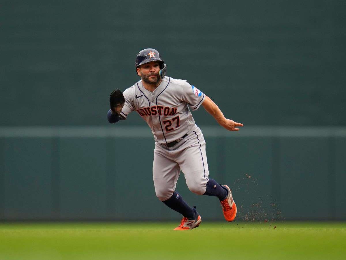 José Altuve vuelve a destacar con el bate