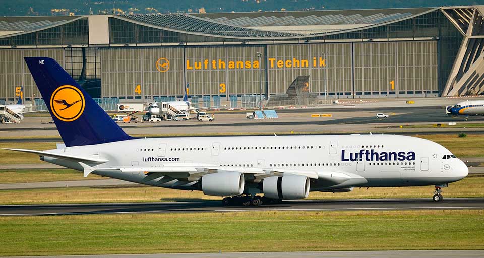 Lufthansa obtiene ganancias de 414 millones de euros en el primer semestre de 2023, en contraste con las pérdidas del año anterior