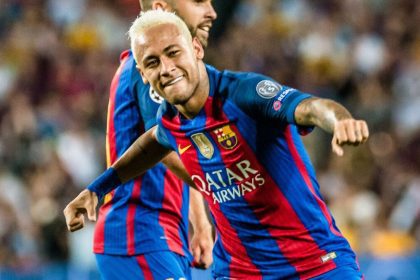 Actualmente, Neymar tiene cuatro años pendientes de contrato, por el que cobra unos 30 millones de euros anuales brutos.