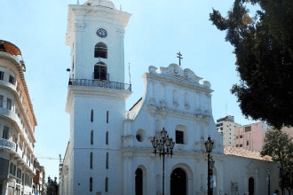 Por otra parte, la Arquidiócesis también denunció el pasado mes de abril a otro sacerdote falso que realizaba bautizos en un club de los cortijos.