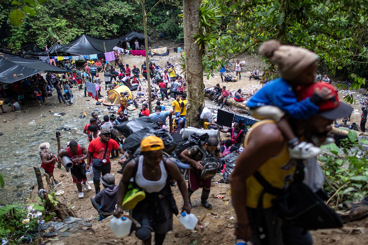 Panamá evalúa cierre de frontera con Colombia por migrantes