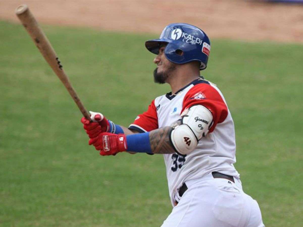 Caribes y Tiburones realizan intercambio de jugadores