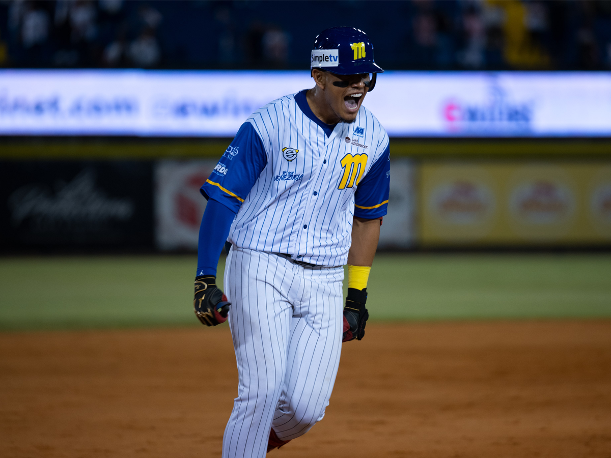 Romer Cuadrado adquiere habilidades en el infield: un aprendizaje trascendental