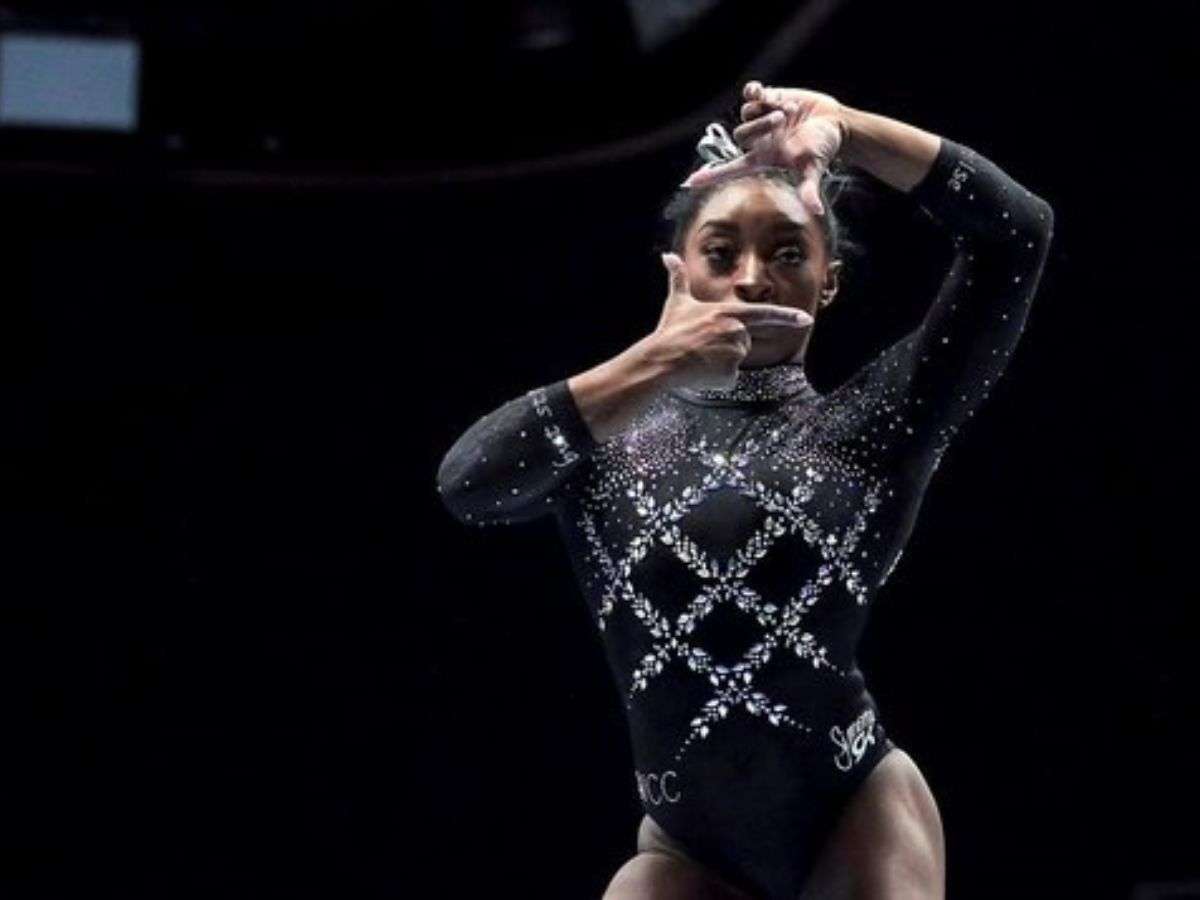 Simone Biles le pone el ojo a París 2024