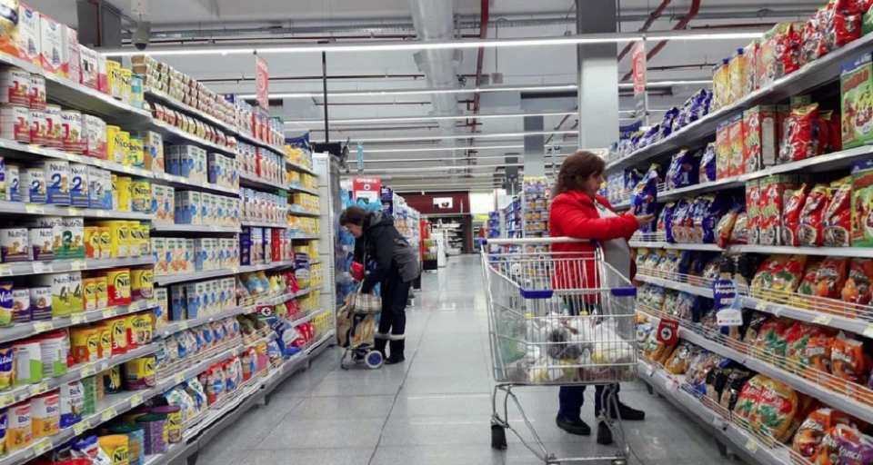 Datanálisis: El 34% de los consumidores ha optado por productos más asequibles en lugar de sus compras habituales