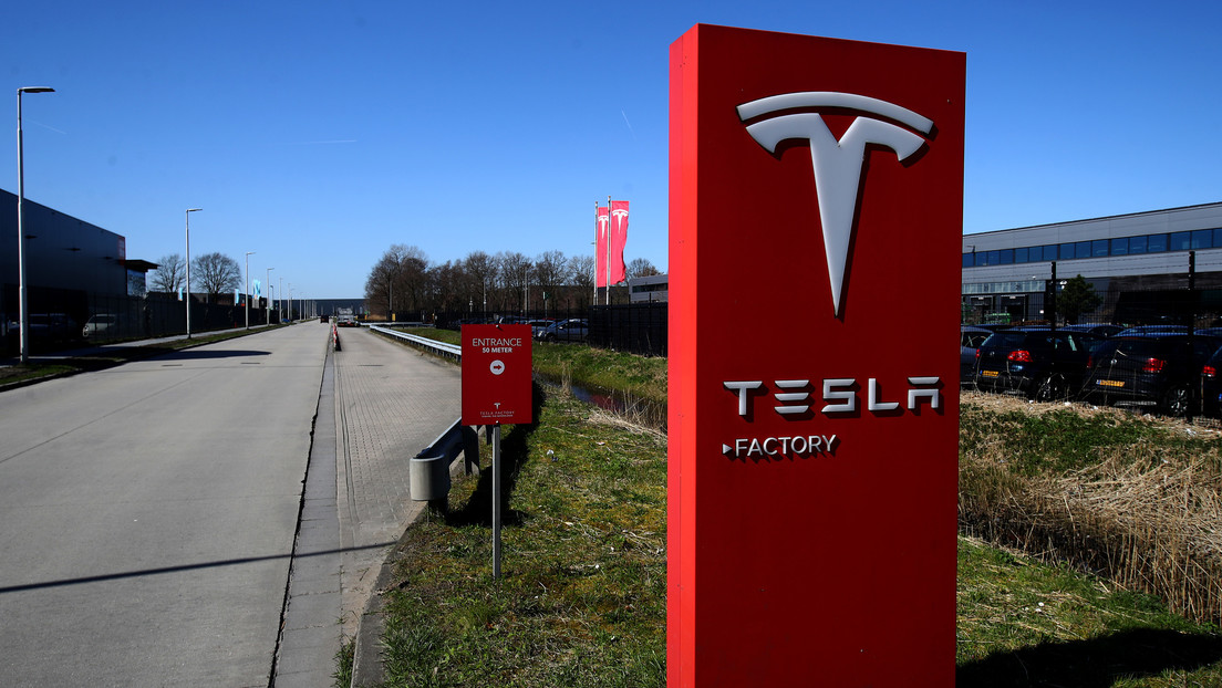 El director financiero de Tesla abandona la compañía de manera sorpresiva