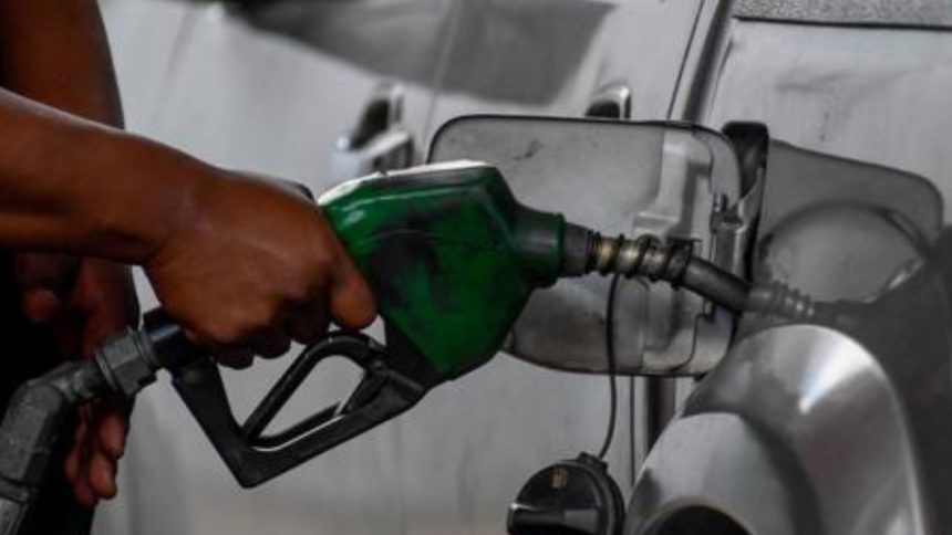 Usuarios de la E/S Genovés denuncian anarquía en el suministro de gasolina
