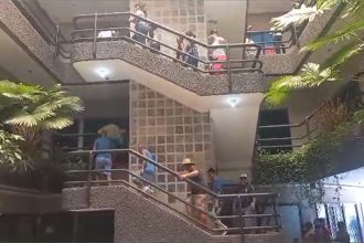 Vecinos de Los Delfines protestan ante sede de Hidrocaribe +Videos