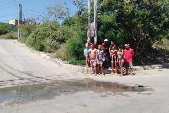 Vecinos de sector El Bufón en el encierro por pudrición de las aguas negras y las moscas