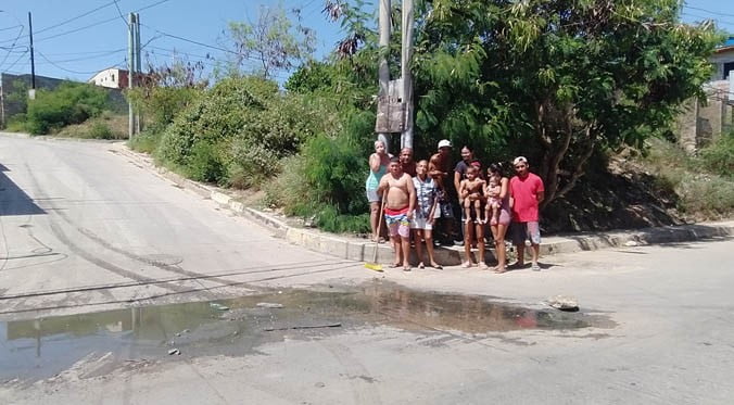 Vecinos de sector El Bufón en el encierro por pudrición de las aguas negras y las moscas