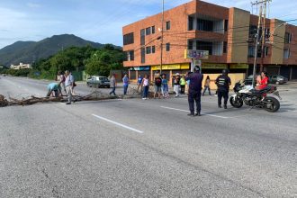 Habitantes de La Guarina protestan por constantes fallas en el servicio de agua (VIDEO. La tarde de este miércoles, pobladores