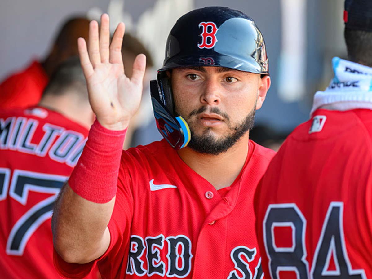 Las Medias Rojas dan la bienvenida a Wilyer Abreu