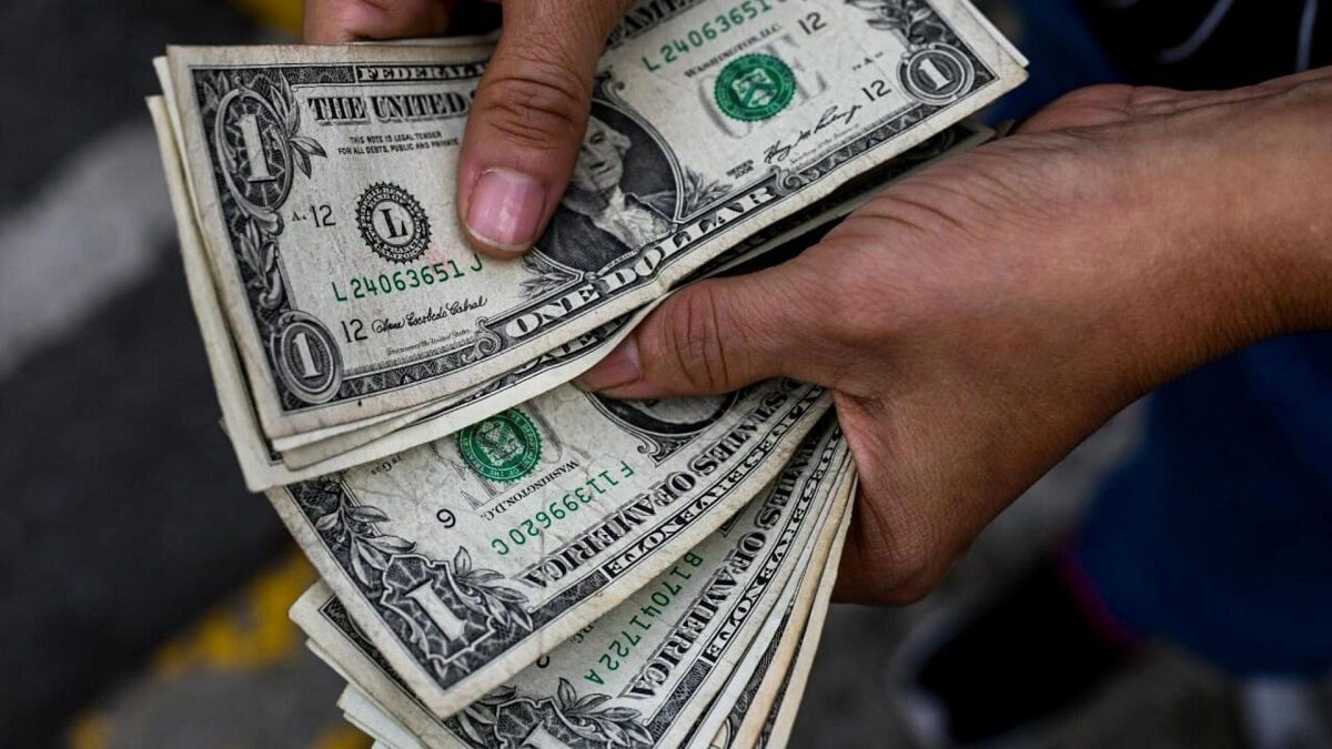 A 31,24 bolívares se mantiene el precio del dólar en Venezuela, según la plataforma de Yummy Dólar.