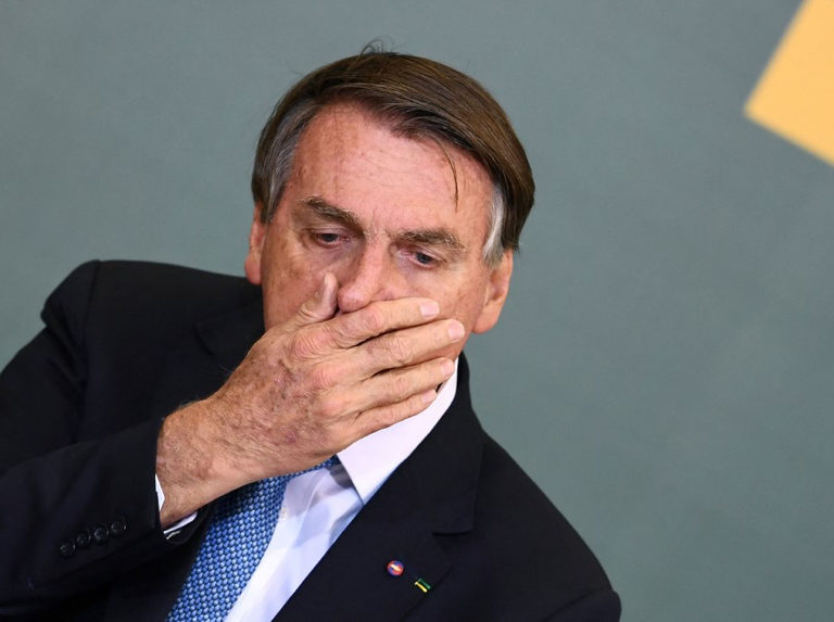 Acorralan a Bolsonaro con investigación de sus cuentas bancarias