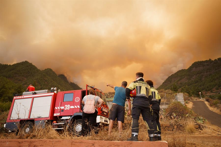 Incendio en Tenerife “está fuera de capacidad de extinción”