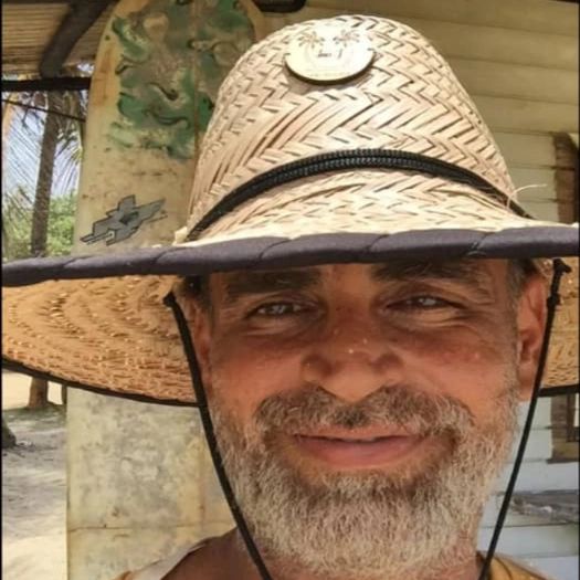 Fallece Eric Salvatierra en un accidente mientras surfeaba en playa Parguito
