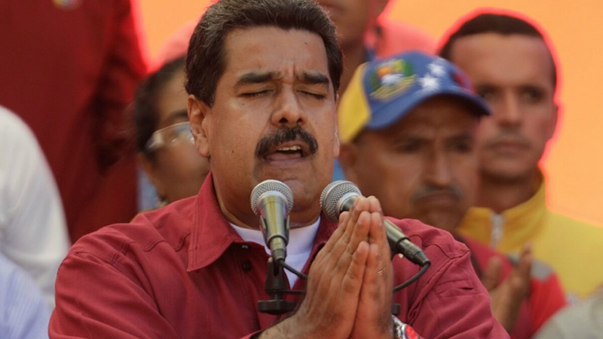 ”SAN CHEVRON”: Maduro reza diariamente para mantener el flujo de dólares