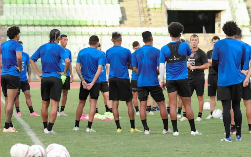 En el proceso de eliminatorias, cada equipo se enfrenta a los demás en un total de 18 partidos a lo largo de un periodo de casi dos años.