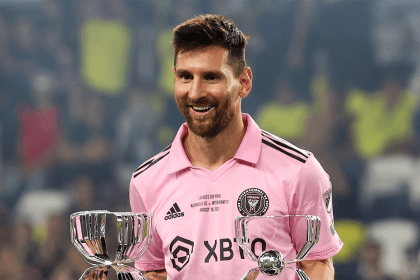 Por si fuera poco, Messi se llevó los premios «MVP» y «Máximo goleador» de esa competencia. Esto se debe a que marcó un total de 10 goles a lo largo del certamen.