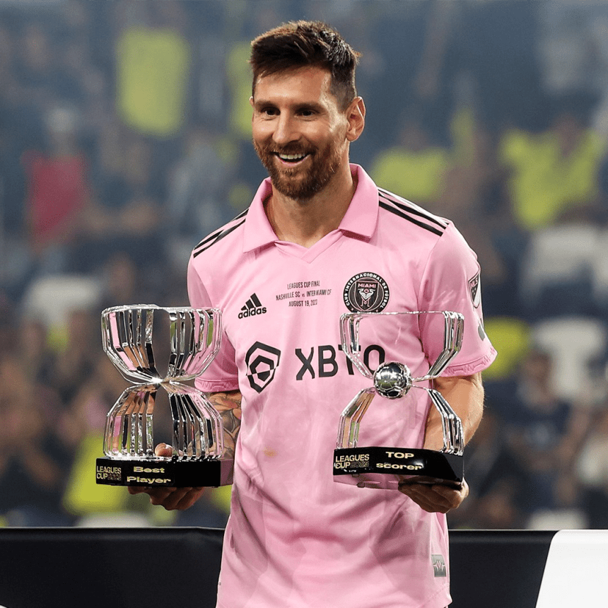 Por si fuera poco, Messi se llevó los premios «MVP» y «Máximo goleador» de esa competencia. Esto se debe a que marcó un total de 10 goles a lo largo del certamen.