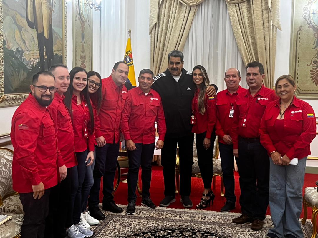 El presidente Nicolás Maduro comparte en redes sociales la fotografía oficial junto a la nueva directiva de Pdvsa