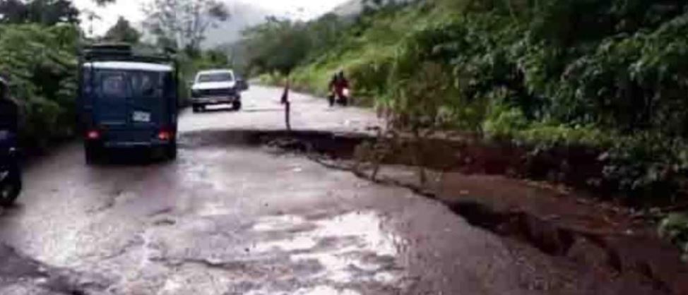 Informan sobre inundaciones en viviendas y bloqueo de carreteras tras 17 deslizamientos debido a intensas lluvias en Táchira.