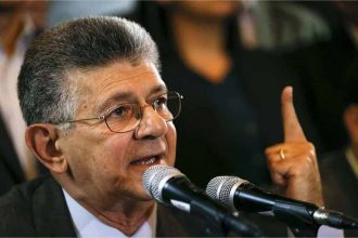 Ramos Allup se enfrenta al dúo Rosales – Capriles: “No habrá gallos o gallinas tapadas”