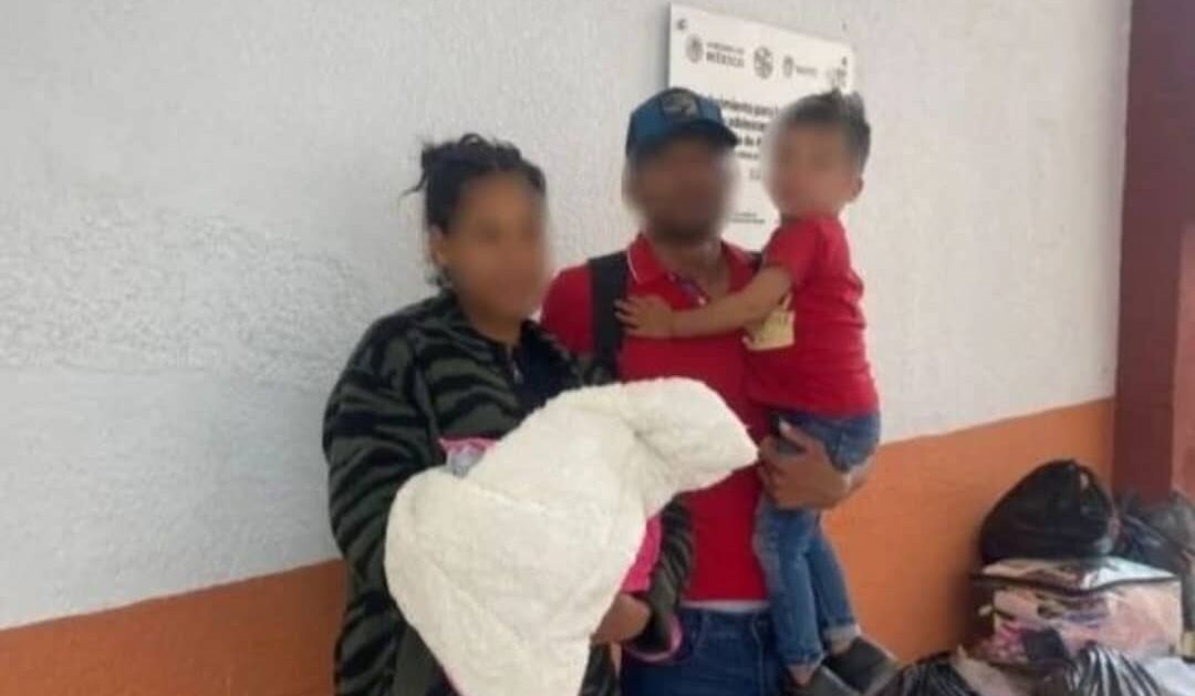 ¡SE LE RETRASÓ EL VIAJE A EE.UU.! Venezolana entró en labor de parto en el techo de un tren en México (+FOTOS)