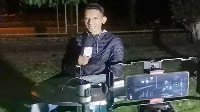 Imputado El periodista se encontraba «desde hace varios meses» en la zona haciendo cobertura de las operaciones emprendidas por la Fuerza Armada Nacional Bolivariana (FANB) para combatir la minería ilegal. Según el sindicato, la Fiscalía, que no se ha pronunciado al respecto, imputó al periodista por los delitos de «ejercicio de la minería ilegal en modalidad de promoción e incitación, ocupación de zonas protegidas e incitación a delinquir».