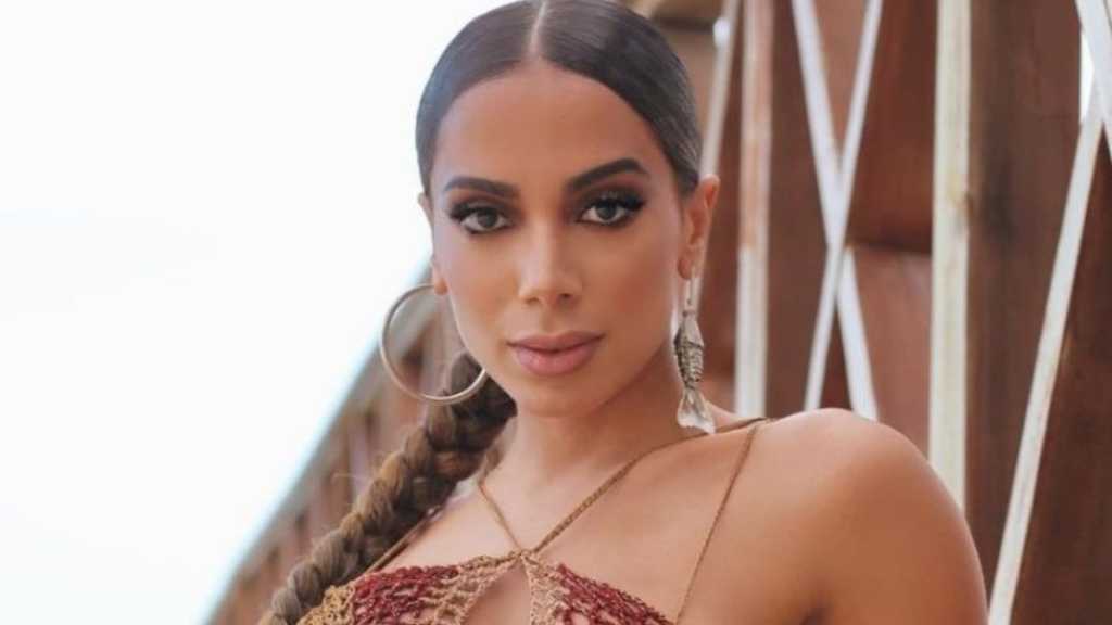 Anitta reveló que estaría dispuesta a hacer tríos y perdonar cachos