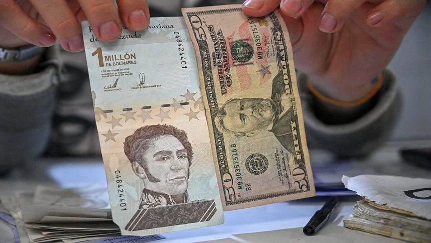 A 32,81 bolívares se mantiene el precio del dólar en Venezuela, según la plataforma de Yummy Dólar.