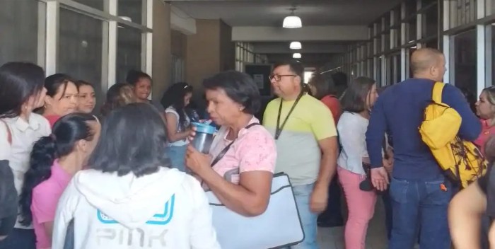 +VIDEO | Docentes toman la dirección de Educación en Los Teques