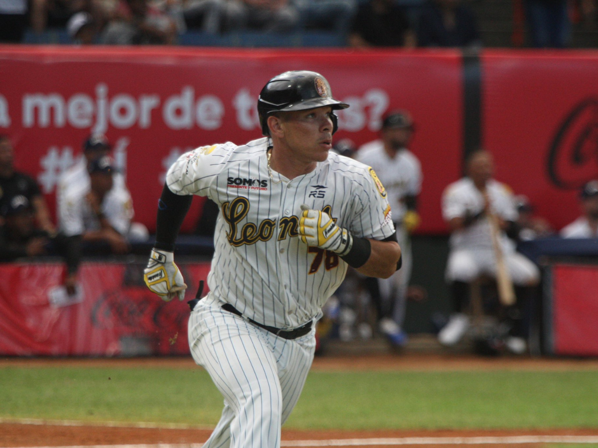 Freddy Fermín se perdería la temporada con Leones del Caracas