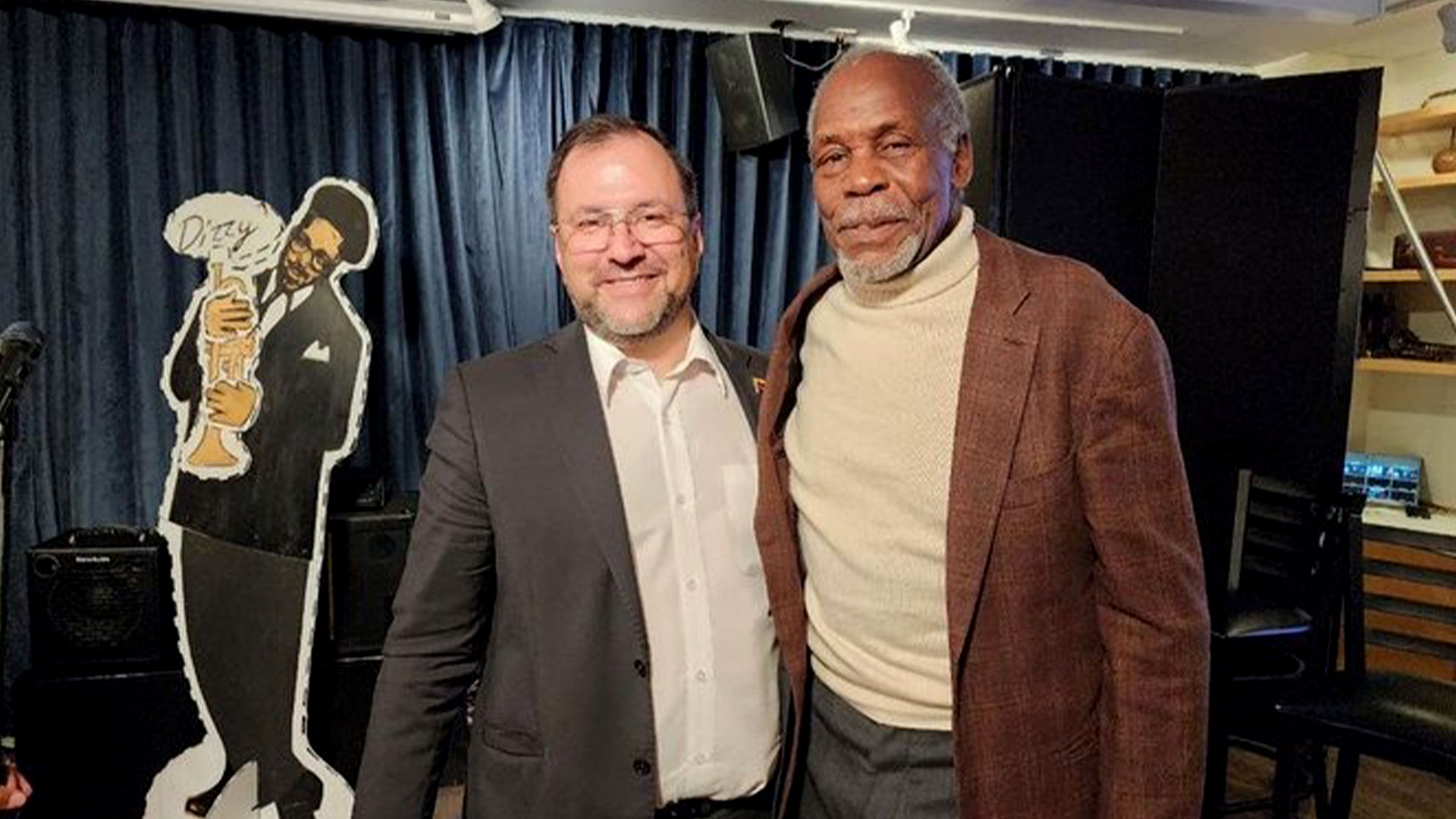 Yván Gil se reunió con el actor Danny Glover en Nueva York.