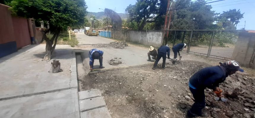 Inicia plan de bacheo y asfaltado en Antolín del Campo