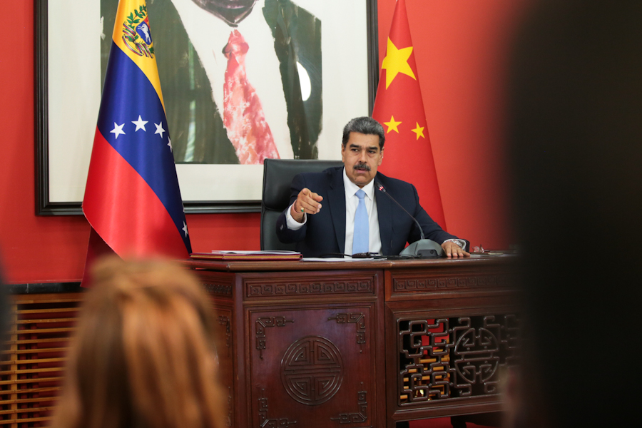 Maduro se reúne con el líder de la Asamblea Nacional Popular de China