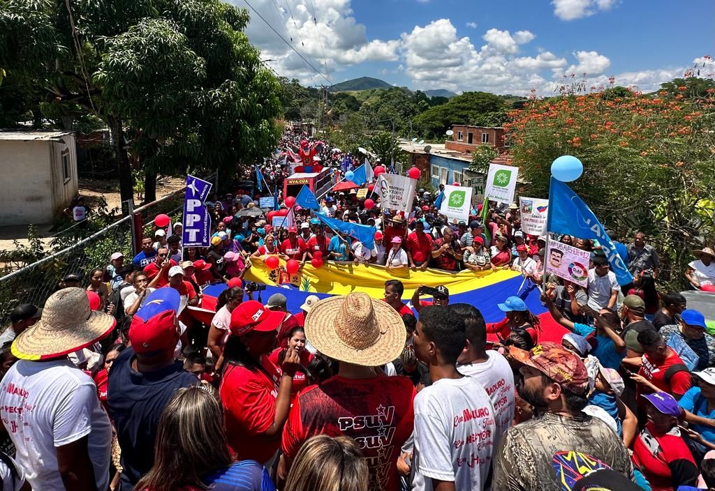 ¿Qué está haciendo el chavismo mientras la oposición está en campaña por primarias?