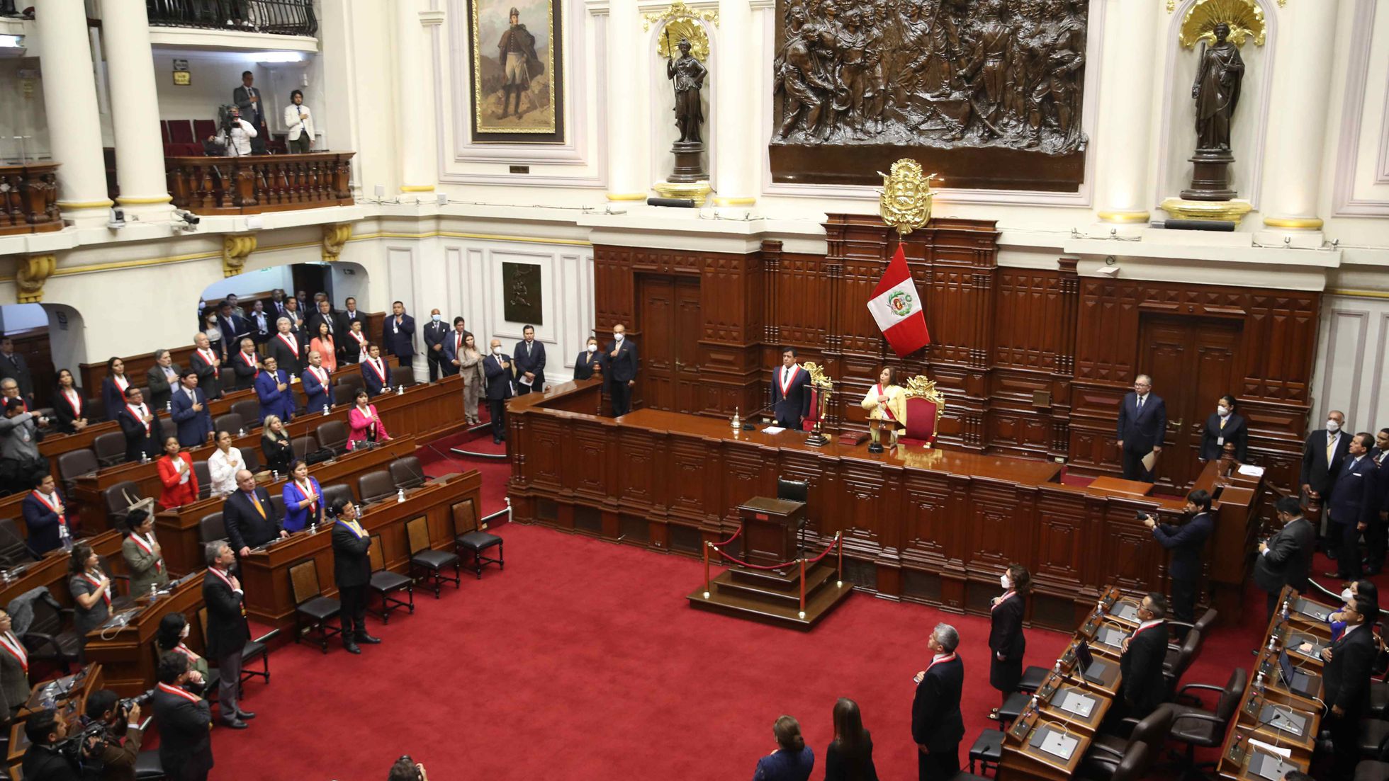 Congreso de Perú exonera de responsabilidad penal al uso de la fuerza en legítima defensa