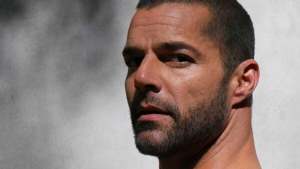 Ricky Martin fue captado con un misterioso hombre ¡Ay papá!