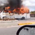 ¡Margarita! Autobús se incendia en Av. 4 de Mayo +Video