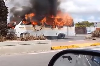 ¡Margarita! Autobús se incendia en Av. 4 de Mayo +Video