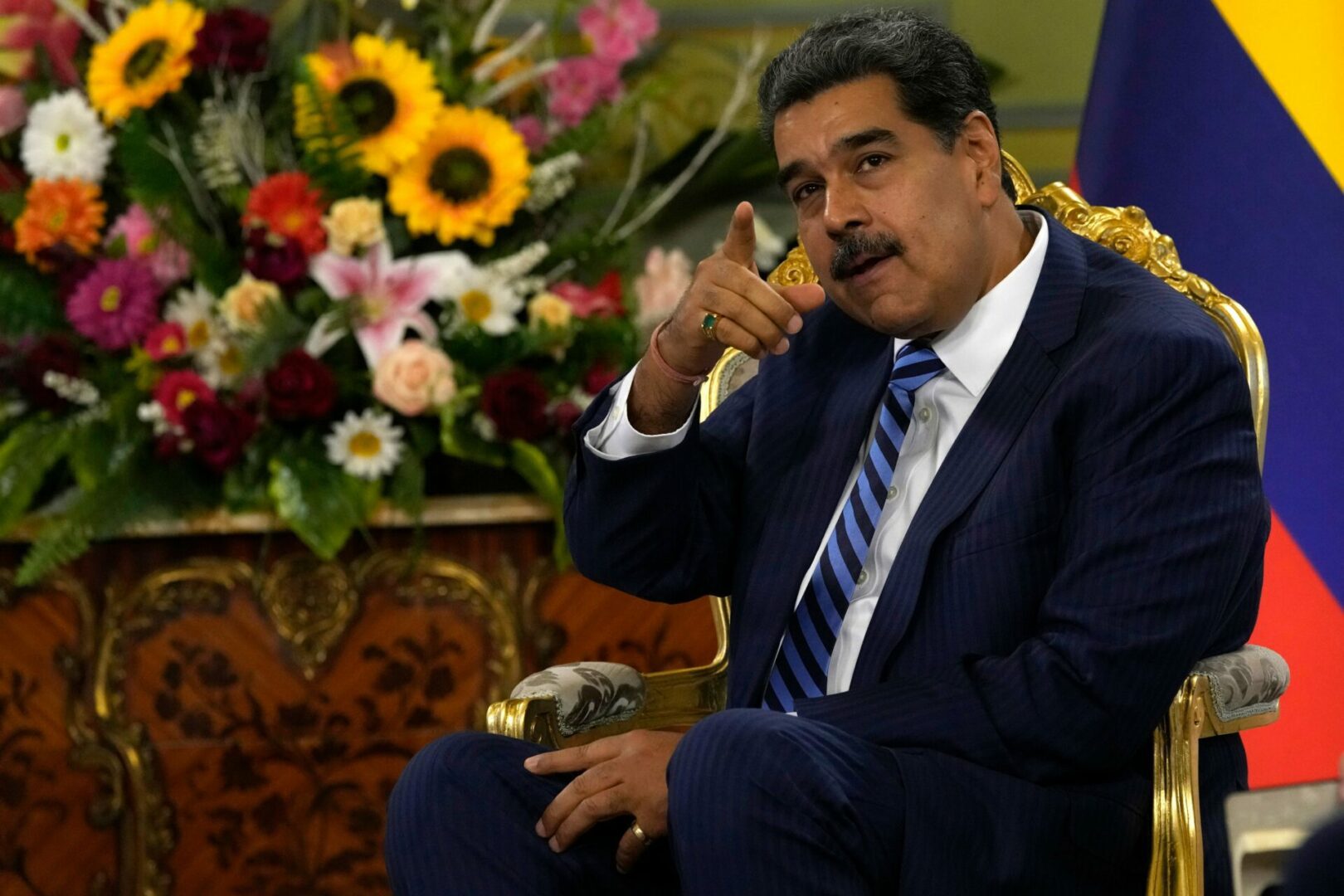 Maduro adula a China buscando apoyos (+ Video)