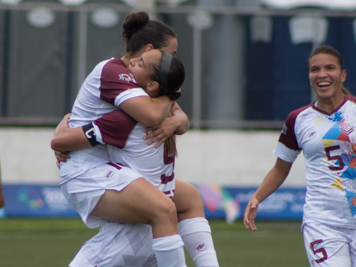 El equipo femenino de la Vinotinto regresa triunfante a Caracas