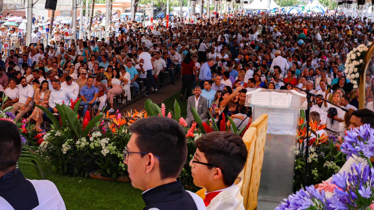 ¡AUMENTAN FELIGRESES! Más de 8.000 personas celebraron el Día de la Virgen del Valle en Lechería (FOTOS)